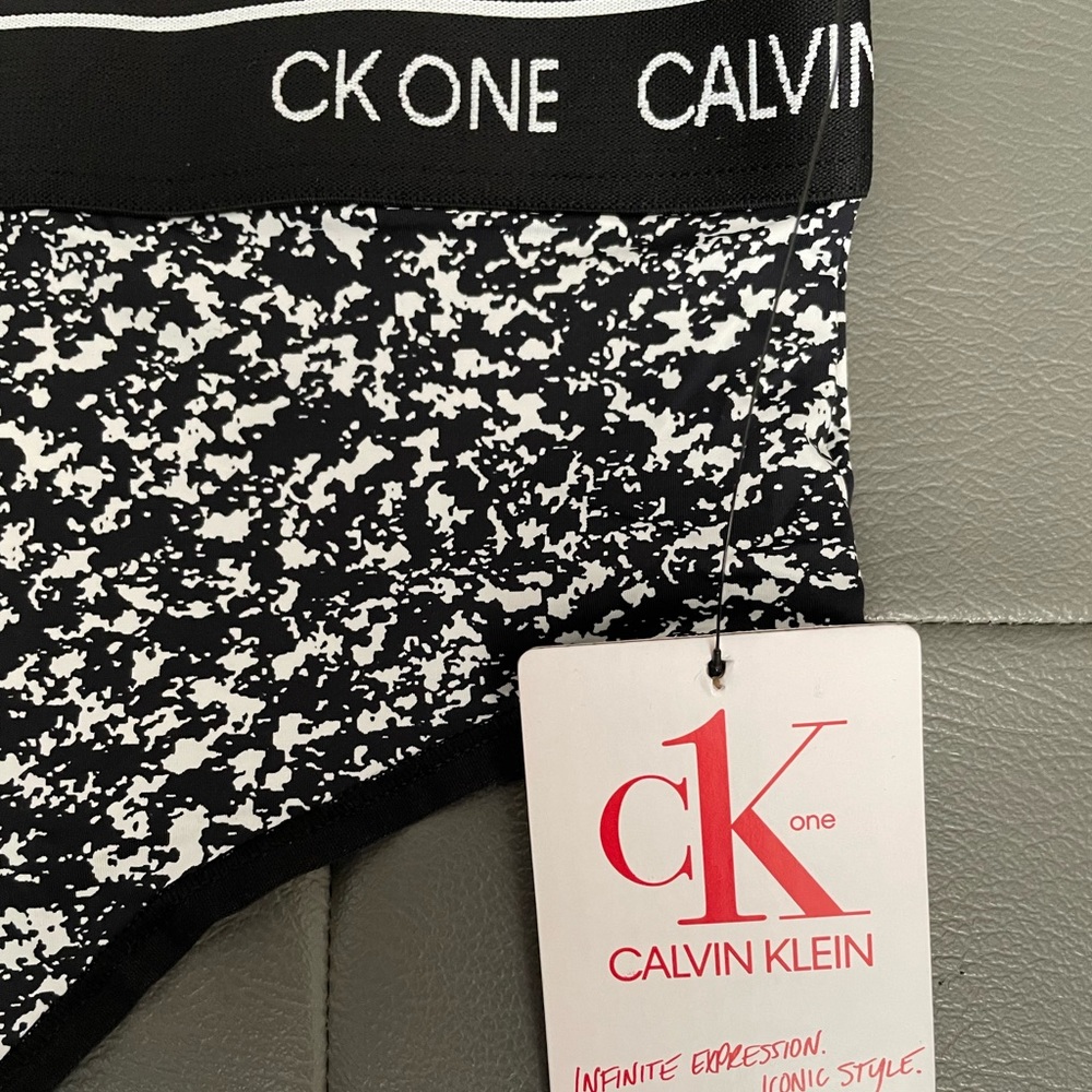 Calvin Klein Soft Thong Panties - 2 pairs - Picture 4 of 14